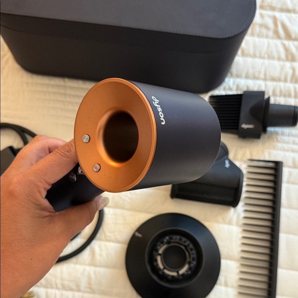 Dyson blue/copper special edition Hair Dryer 💙 - Picture 3 of 6